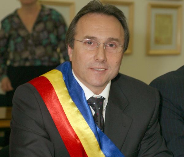 Primarul Iaşiului, Gheorghe Nichita, divorţează după 33 de ani de căsnicie