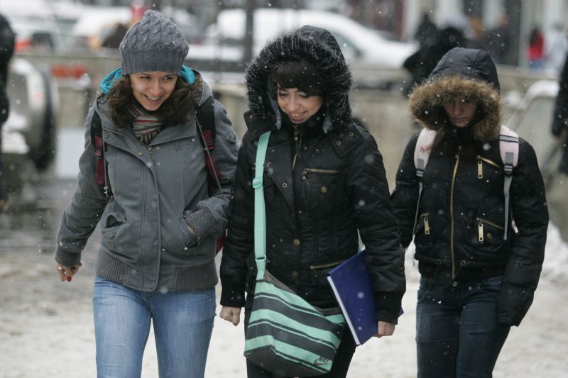 PROGNOZĂ. După ninsori, ploi şi lapoviţă. Vremea pe regiuni