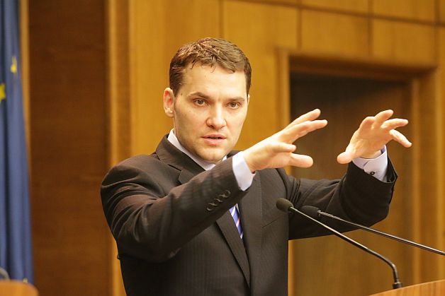 PSD nu-l vrea pe "neamţ" în coasta lui Ponta