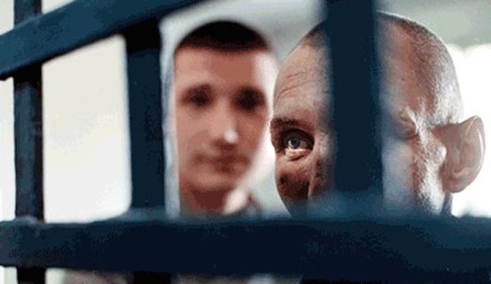 Puşcăria de acasă: 465 de "arestaţi", păziţi de 500 de poliţişti