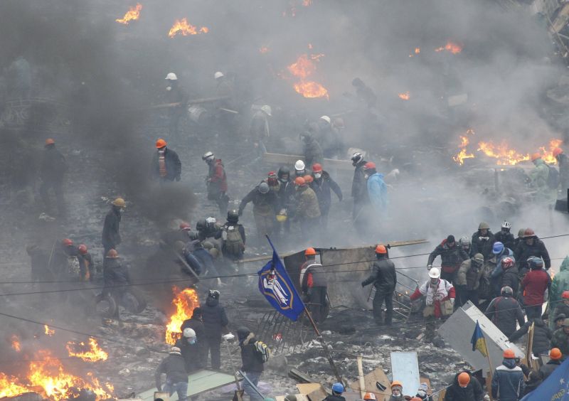 Rusia trimite un mediator la Kiev. SUA se declară revoltată de tirurile cu arme de foc împotriva manifestanţilor