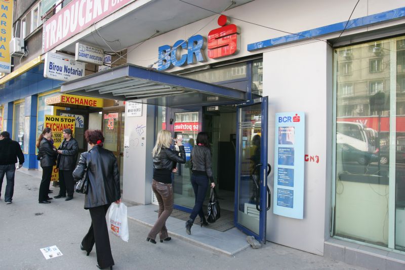 Schimbări la vârful celei mai mari bănci din ţară