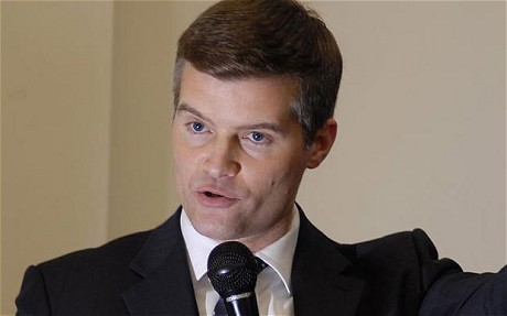 Secretarul britanic pentru Imigrație a DEMISIONAT din cauza menajerei pe care a angajat-o