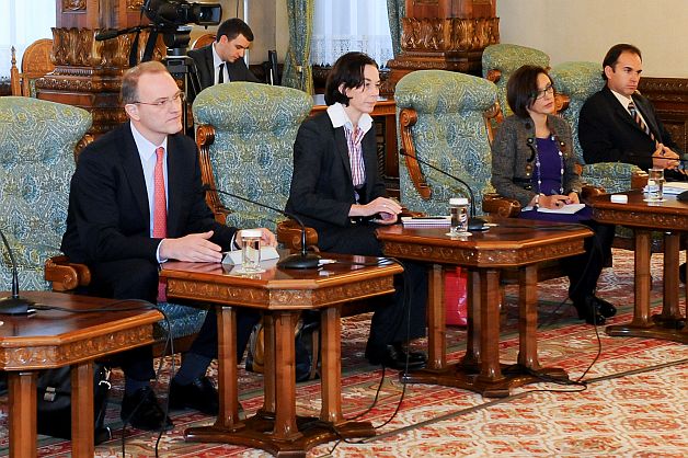 Şefa misiunii FMI în România: Discuţiile privind reducerea CAS – de abia la vară