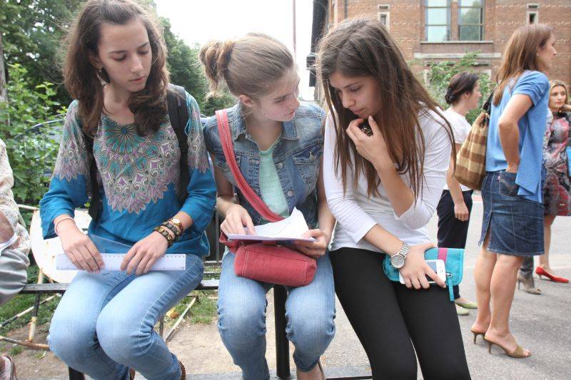 SUBIECTE EVALUARE NAŢIONALĂ 2014. Elevii de clasa a VIII-a susțin astăzi simularea la limba maternă