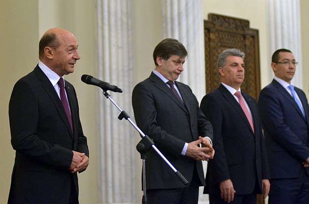 Traian Băsescu: "Ponta a ţinut să fie solidar cu hoţii"