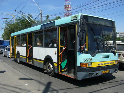 UPDATE. Atac asupra unui troleibuz. Poliția: „Nu s-a tras cu pistolul”