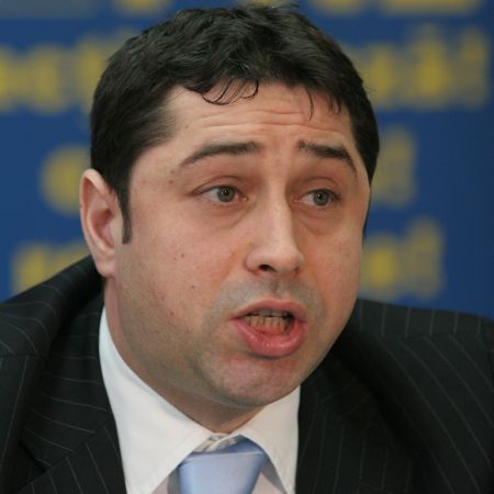 UPDATE. Ministrul Cristian David este cercetat de DNA după ce a încercat să ascundă în declaraţii suma de 60.000 de euro!Și mama demnitarului este urmărită penal