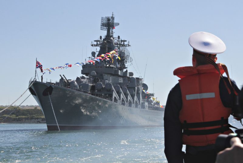 Vladimir Putin a ordonat armatei să organizeze manevre militare la granița cu Ucraina