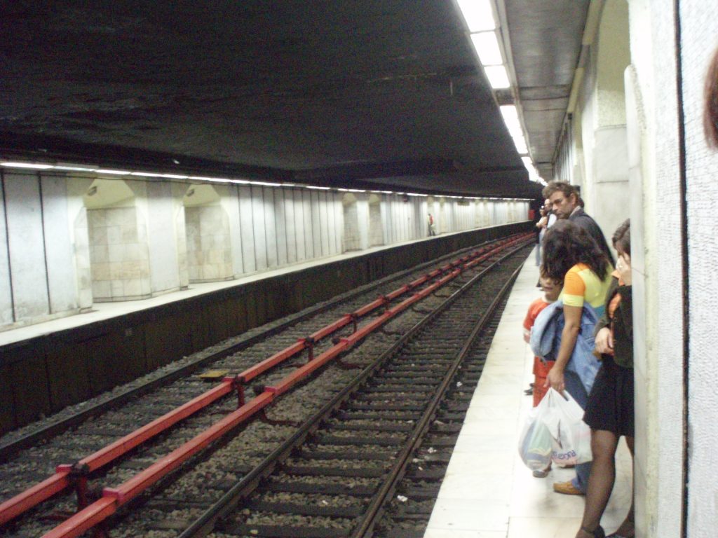 ACCIDENT METROU. O bătrână, în comă la Spitalul "Bagdasar-Arseni" din Capitală, după ce a căzut pe şine