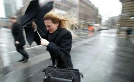 ALERTĂ METEO: Vânt puternic, ploi şi lapoviţă, de duminică dimineaţă până luni seară. Vezi zonele afectate