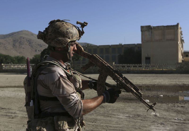 Ambasada Franței va decora nouă militari români, pentru colaborarea din Afganistan