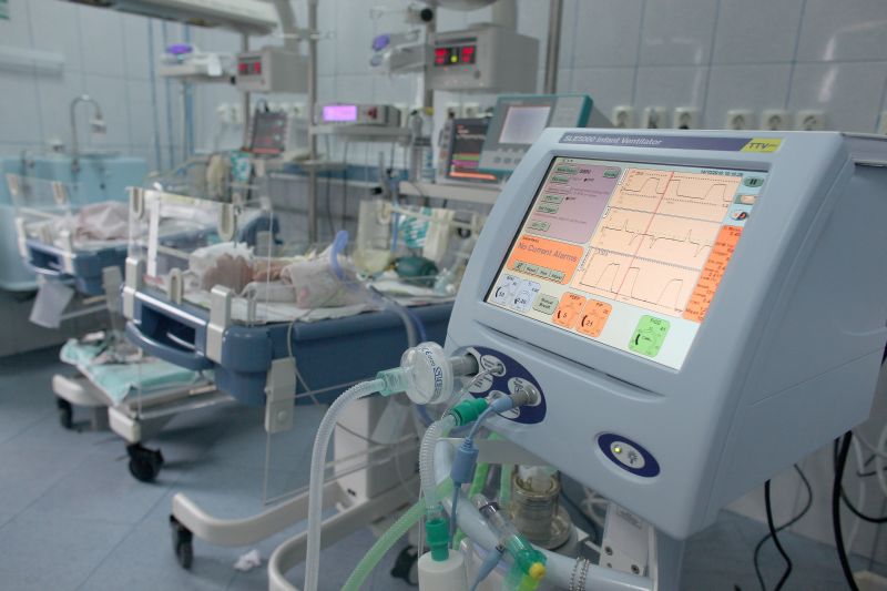 Anchetă în cazul gravidei de 19 ani din Iaşi. După trei operaţii, este în comă indusă