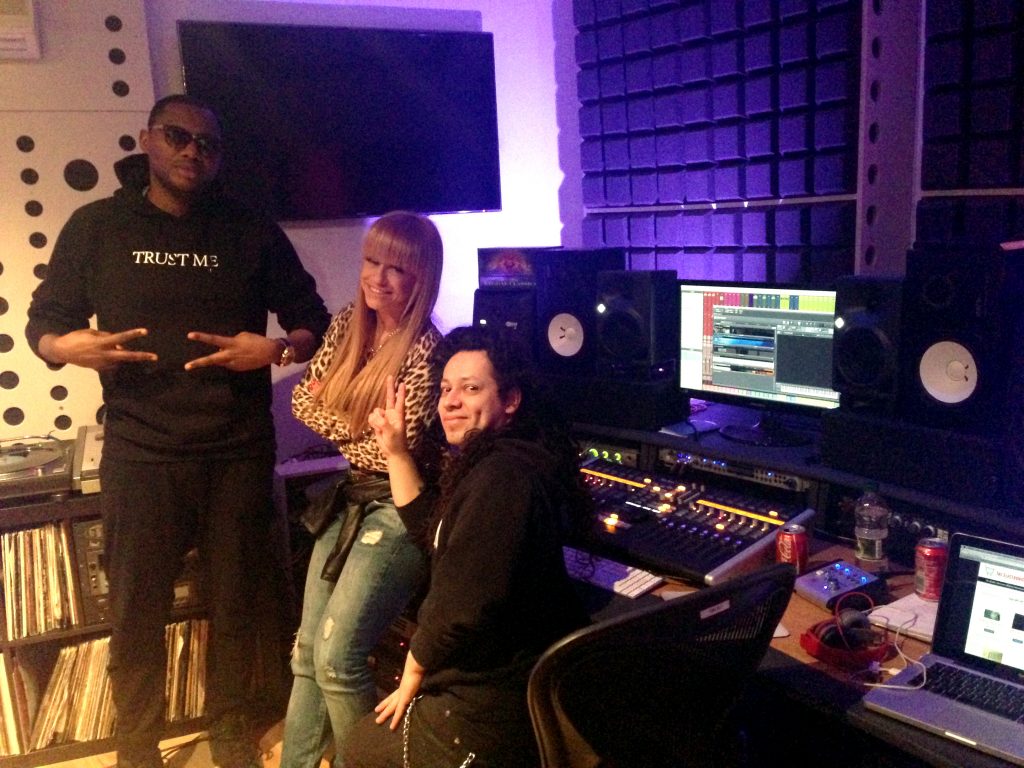 Anda Adam inregistreaza la Londra cu producatorii lui Craig David