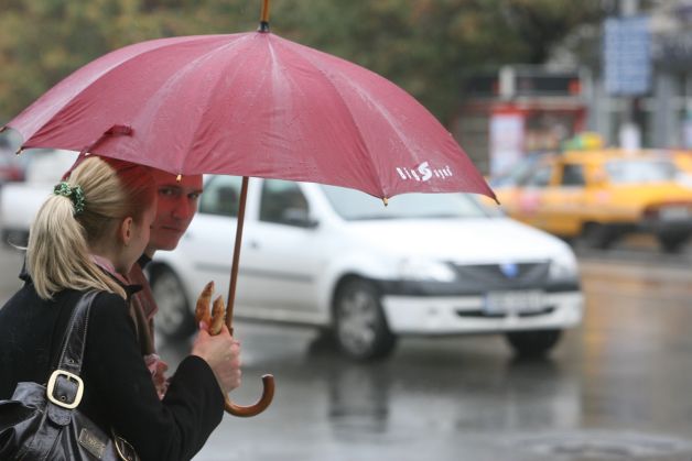 Atenţionare de ploi şi vijelii până la ora 20.00. Vezi zonele vizate