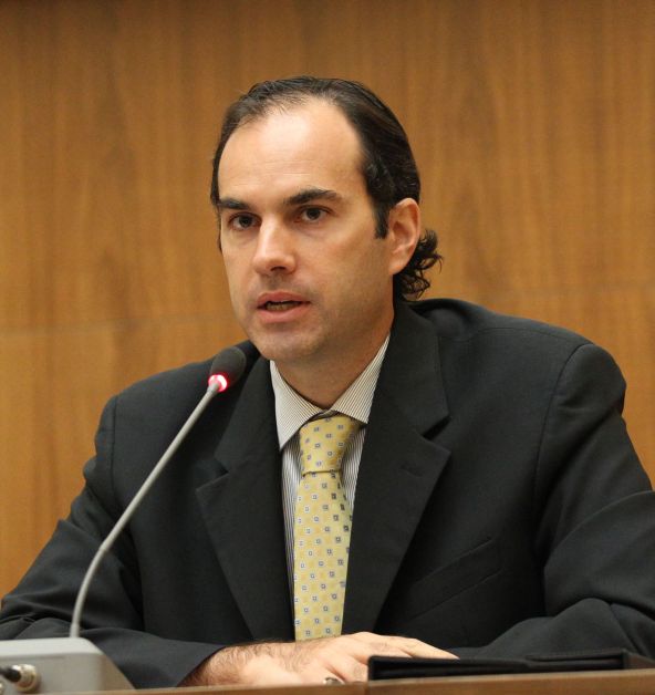 Avertisment FMI: ECONOMIA românească şi sectorul bancar, vulnerabile la şocuri