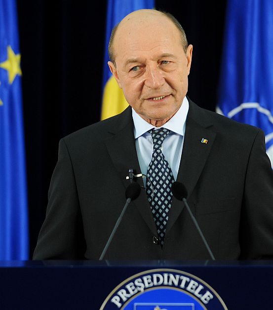 Băsescu cere Parlamentului menţinerea art 276 din Codul Penal privind "presiunile asupra justiţiei"