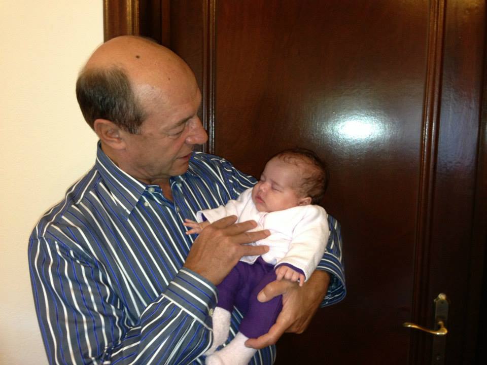 Băsescu, întrebat dacă şi-a dus nepoţica la Cotroceni: Nu poţi să aduci pe unul cu mintea lui Crin