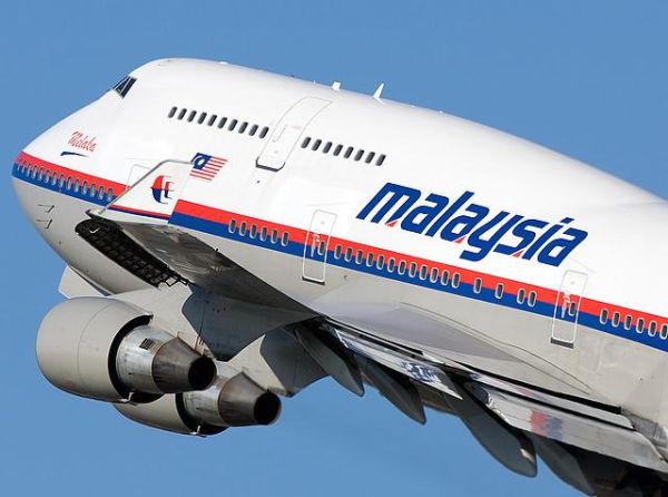 Cazul avionului dispărut. Tatăl unui pasager a depus plângere împotriva Boeing şi Malaysia Airlines. Se cer despăgubiri de milioane de dolari