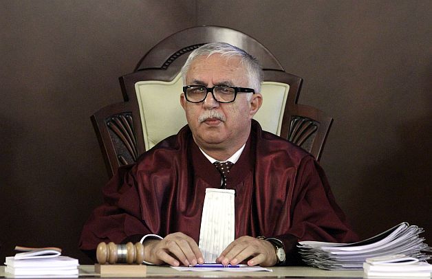 CCR: Actul adoptat de Parlament și cel semnat de premier atestă că a fost schimbată doar structura Executivului, nu și programul