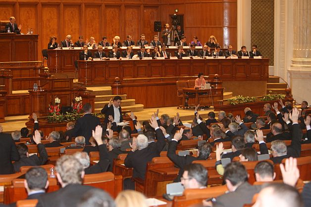 Ce nu s-a văzut la televizor de la învestirea guvernului
