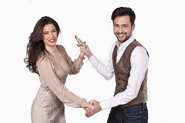 Click aruncă mănuşa show-urilor mondene