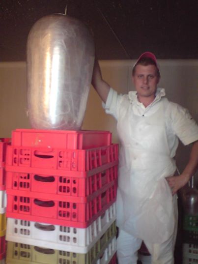 CLIENŢI RACOLAŢI PE FACEBOOK? Abatorul din reţeaua "Mafiei cărnii stricate" face reclamă la kebab