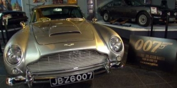 Colecţie impresionantă de maşini, scoasă la vânzare. Multe au fost folosite în seria James Bond