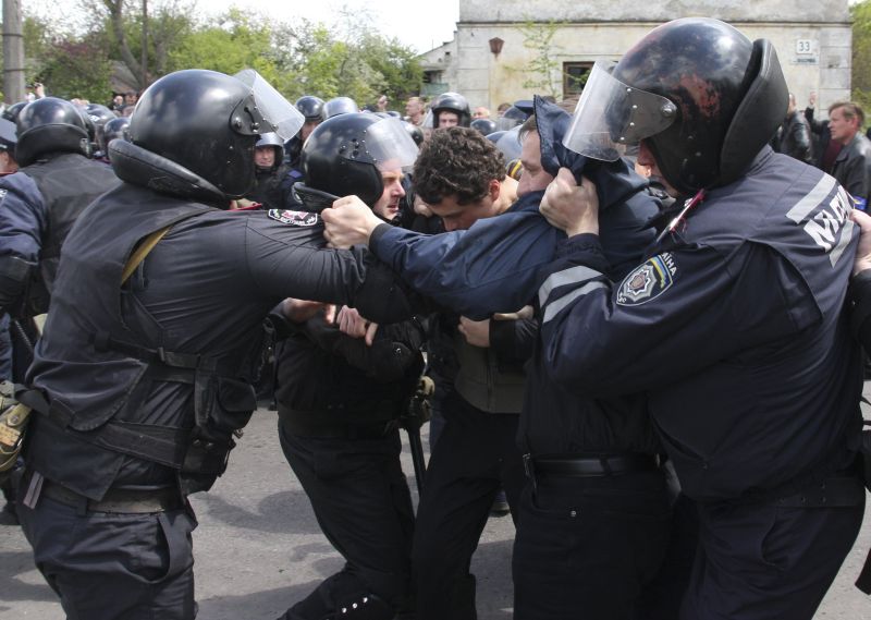 CRIMEEA. Ucraina își retrage trupele din peninsulă după ce rușii au ocupat și ultima bază militară