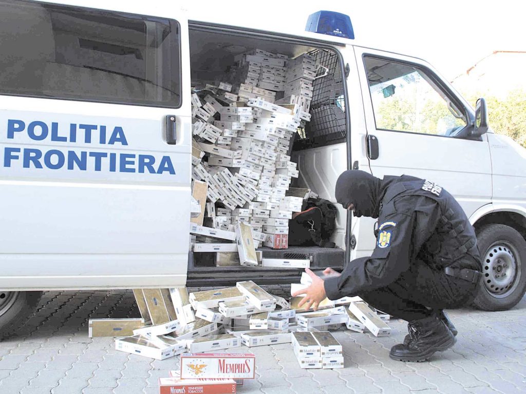 Descinderi la traficanţii de ţigări. Tutunul era cumpărat din Ucraina