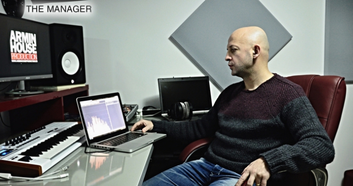 Directorul de la liceul  Henri Coandă, demis că este DJ, uluieşte lumea muzicală internaţională