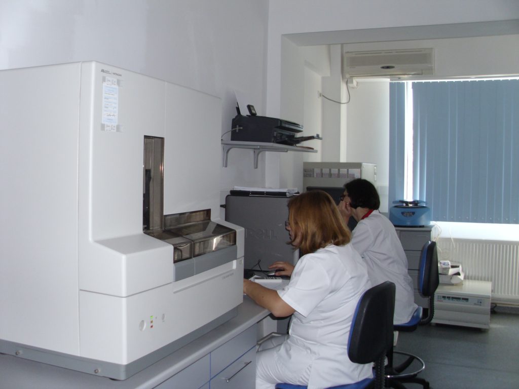 Doctorii șpăgari din Caraș Severin, propuși pentru arestare. Ce s-a descoperit la percheziție