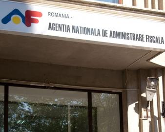 Două persoane au fost RĂNITE de tavanul prăbușit al unei secții financiare din sectorul lui Vanghelie