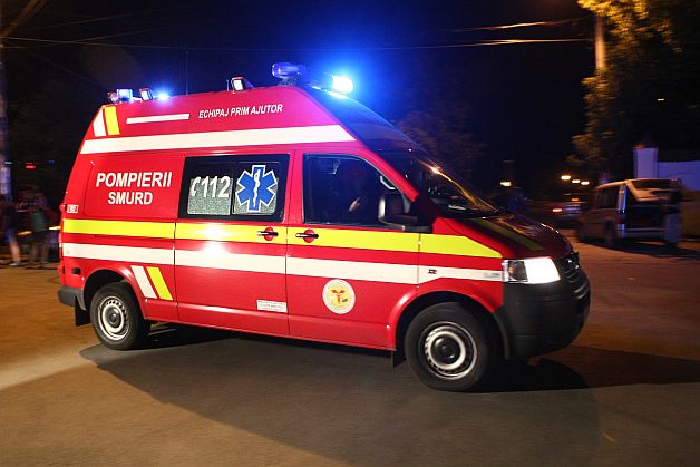Dovezi de dragoste. Doi adolescenţi s-au înjunghiat pentru o fată. Unul dintre ei a ajuns în stare gravă la spital