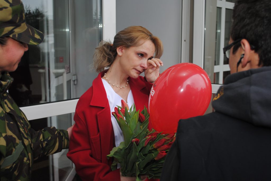 El i-a trimis soției un camion întreg cu flori!
