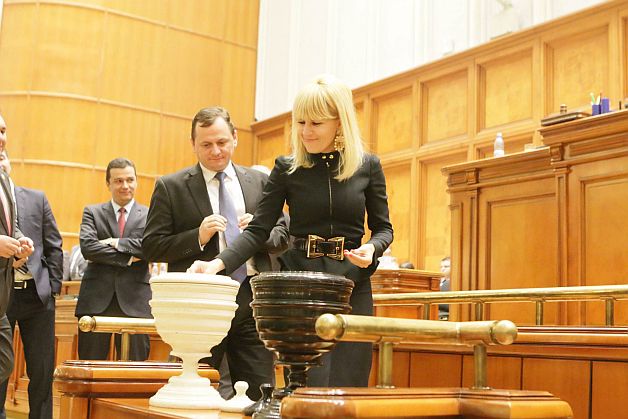 Elena Udrea îi cere lui Ponta să nu dea portul Constanţa găştii Mazăre-Constantinescu