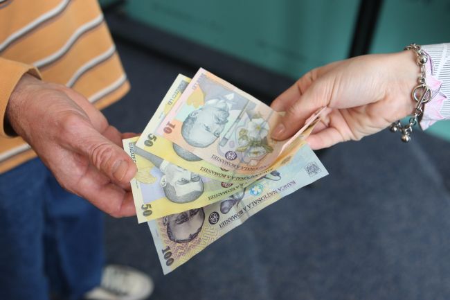 FMI: Săracii au devenit tot mai săraci, iar bogaţii tot mai bogaţi, pe fondul crizei. CE SPUNE FONDUL despre impozitul progresiv