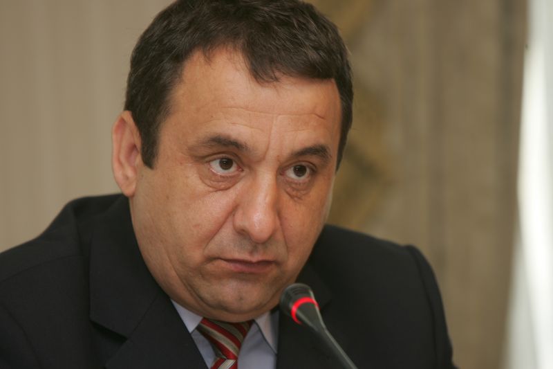 Fostul șef al agenției care trebuie să ofere locuri de muncă românilor a fost chiar el angajat ilegal. ANI l-a declarat incompatibil