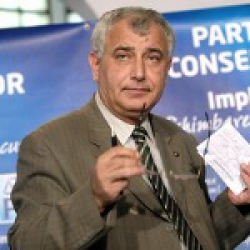 Grupul parlamentar PC din Senat riscă să fie dizolvat la cererea PNL