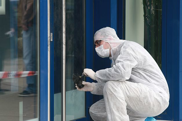 HOŢII, tot mai ingenioşi: NOUA METODĂ DE SPART LOCUINŢE