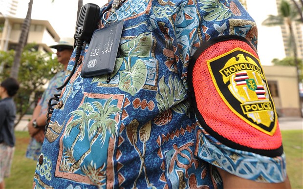 În Hawaii POLIŢIA se bate pentru dreptul agenţilor de a face SEX cu PROSTITUATELE
