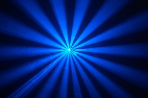 Laserul unei discoteci din Motru a deranjat traficul aerian. Un pilot maghiar a făcut plângere