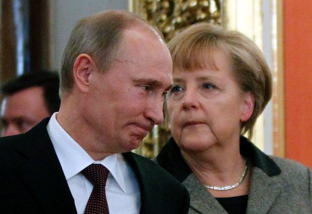 Merkel, către Putin: Referendumul prevăzut în Crimeea este "ilegal"