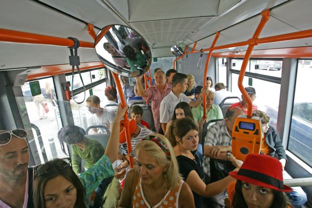 Metrorex a retras cardurile comune cu RATB. Vezi care este motivul