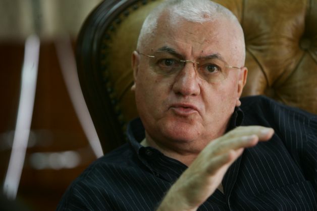Mitică Dragomir sare la gâtul unui impresar român: „Pe cei de la CFR îi va aduce în sapă de lemn!”