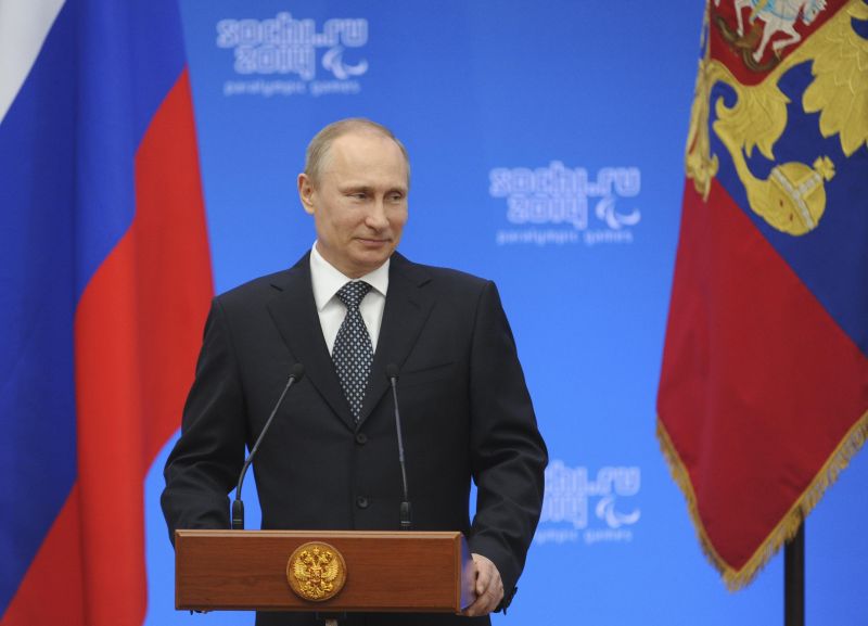 Moscova a început să elibereze paşapoarte ruseşti cetăţenilor din Crimeea