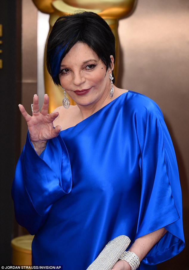 OSCAR 2014. Covorul rosu suporta multe: de la smoking-ul cu pantaloni scurți purtat de Pharrell Williams, pana la  șuviță albastră a Lizei Minelli