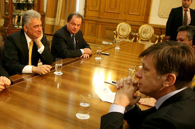 PNL şi PDL fac alianţe la nivel local