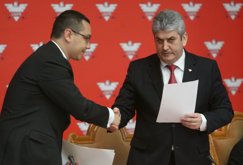 Ponta și Oprea schimbă "garda" la Interne. Un nou subsecretar de stat în cadrul serviciului secret al MAI