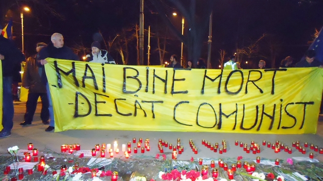REVOLTĂ ŞI PROTEST în faţa Guvernului:"Jos Ponta!" Trei revoluţionari s-au sinucis în două săptămâni